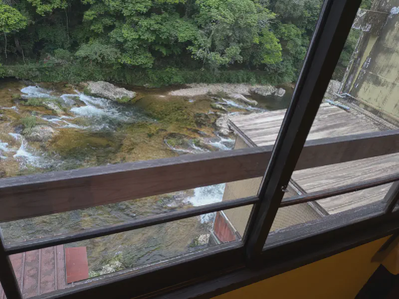 部屋から見える川